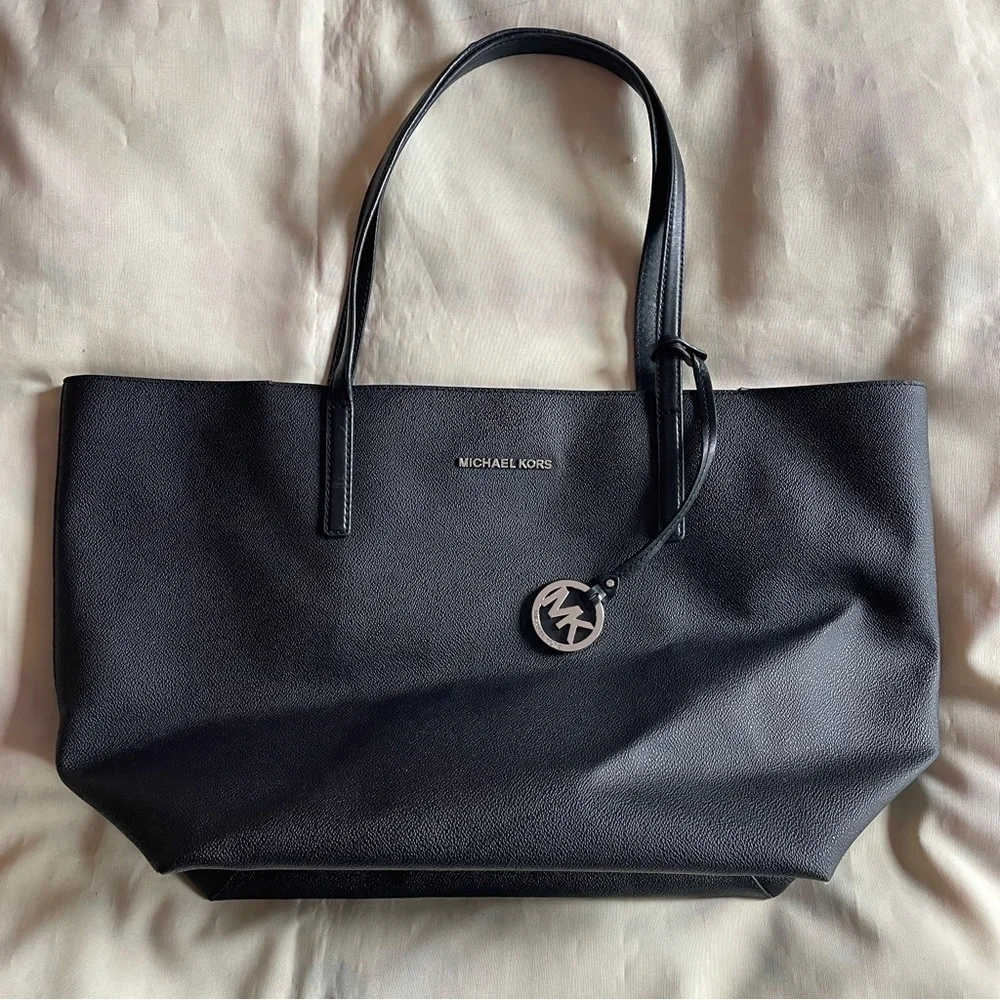 Michael Kors- Black Leather Tote Bag Everyday Work Casual Minimal With Wallet